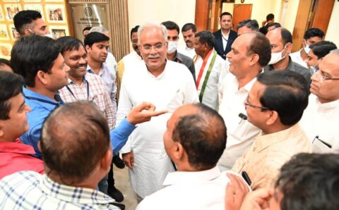 अधिमान्यता नवीनीकरण की अवधि एक वर्ष से बढ़ाकर की गई दो वर्ष, सीएम बघेल से विधानसभा में मुलाकात कर पत्रकारों ने दिया धन्यवाद