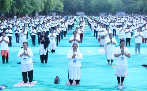 योग सम्मेलन : 1 हजार से अधिक साधको ने एक साथ किया सूर्यनमस्कार, मलखम्भ से अद्भुत योग क्रियाओं ने लोगों को किया मंत्रमुग्ध