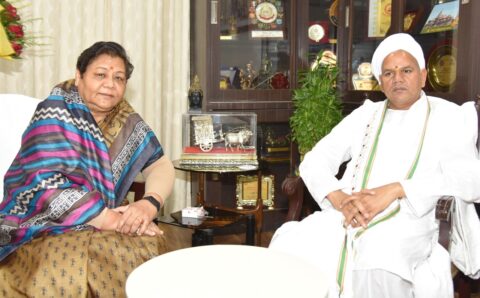 रावतपुरा महाराज ने आज की भेंट राज्यपाल सुश्री उइके…