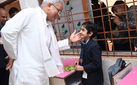 वीडियो : छोटी बच्ची ने मुख्यमंत्री से पूछा आप मेरी उम्र में थे तो क्या चाहते थे बनना, सीएम ने कहा…