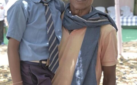 जाति प्रमाण पत्र समय पर नहीं मिलने के कारण मैं पढ़ नहीं पाया, लेकिन मेरा बेटा पढ़ेगा क्यूंकि उसे दूसरी कक्षा में ही जाति प्रमाण पत्र मिल गया…