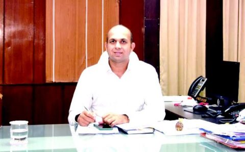 नव नियुक्त कलेक्टर डॉ. सर्वेश्वर नरेंद्र भुरे ने जरवाय गौठान में बने पेंट, पुट्टी प्लांट सहित अन्य कार्य योजनाओं का भ्रमण कर ली जानकारी