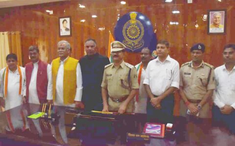 मुख्यमंत्री भूपेश बघेल ने मनेन्द्रगढ़-चिरमिरी-भरतपुर के प्रथम पुलिस अधीक्षक टी.आर कोशिमा को पदभार ग्रहण कराया