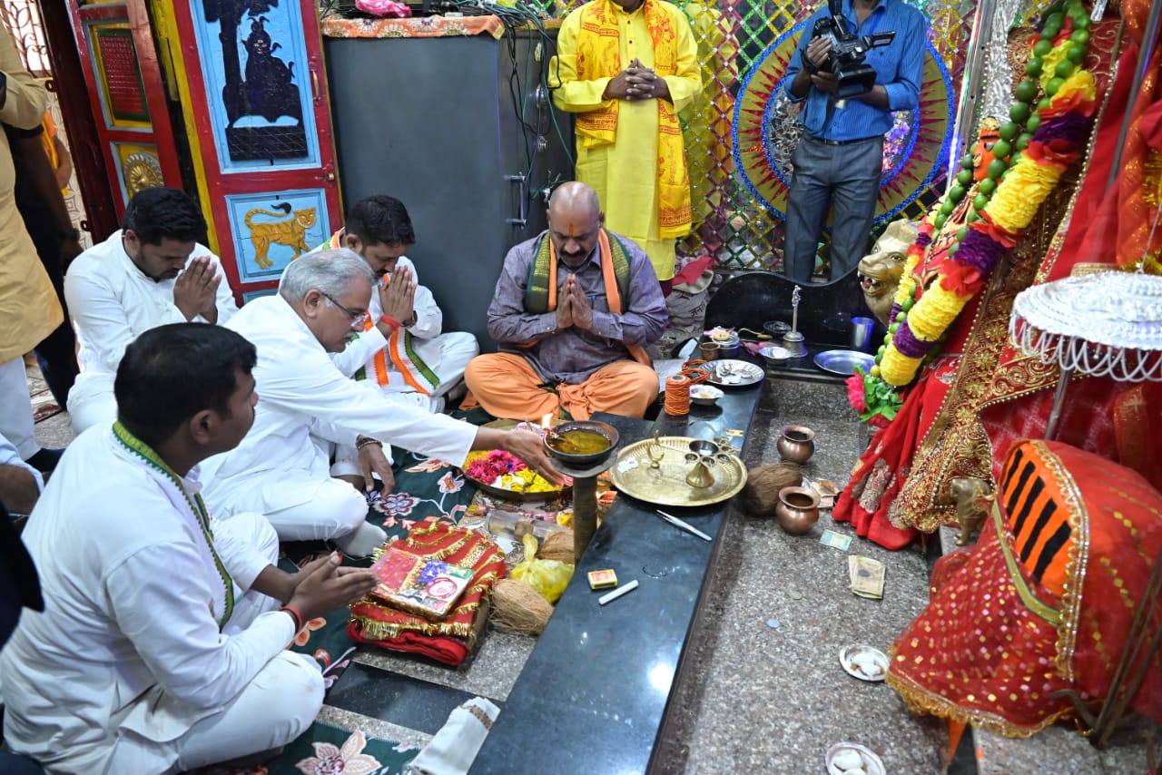 विधानसभा क्षेत्र जैजैपुर-मुख्यमंत्री श्री भूपेश बघेल ने ग्राम हसौद में आदिशक्ति माँ महामाया देवी का किया दर्शन