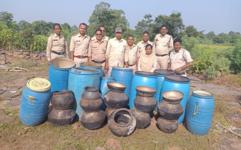 कलेक्टर पी.एस.एल्मा के निर्देश पर आबकारी अमले ने की अवैध शराब के विरूद्ध कार्रवाई