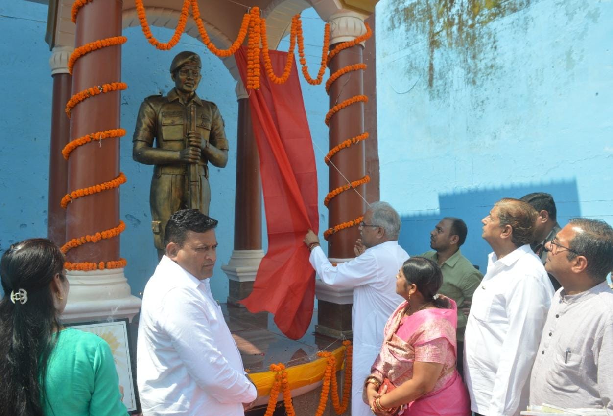 शहीद रामस्वरूप चंद्राकर की प्रतिमा का मुख्यमंत्री भूपेश बघेल ने किया अनावरण