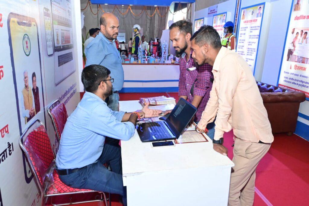 राज्योत्सव के दौरान श्रम विभाग के सुविधा केंद्र में 550 से अधिक लोगो ने किया आवेदन