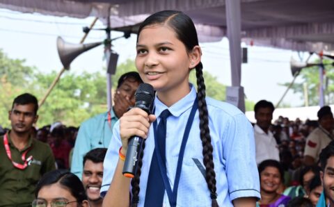 फर्राटेदार अंग्रेजी में तान्या ने रखी अपनी बात, मुख्यमंत्री ने कहा- बच्चों को ऐसे बात करते देख मिलती है खुशी