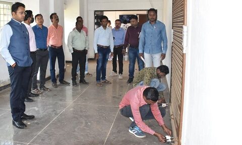 कलेक्टर ने ईवीएम वेयर हाउस का किया निरीक्षण