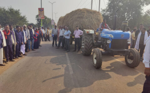 किसान कर रहे हैं गौठानों में पैरादान