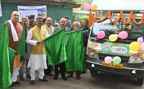 विधानसभा अध्यक्ष एवं कृषि मंत्री ने बीमा रथ को हरी झण्डी दिखाकर किया रवाना