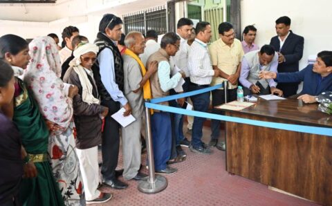 मंत्री डॉ. डहरिया ने क्षेत्रीय प्रतिनिधियों एवं नागरिकों से की भेंट