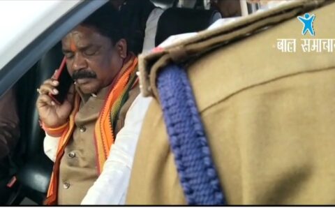 वीडियो : झारखंड पुलिस की हिरासत में भाजपा प्रत्याशी ब्रह्मानंद नेताम, समर्थकों ने किया चक्का जाम