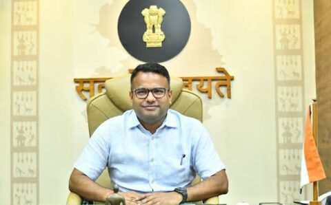 कलेक्टर ने किया धरमपुरा आत्मानंद विद्यालय के कायाकल्प कार्य का निरीक्षण