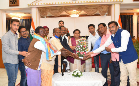 राज्यपाल से भेंटकर संवरा समाज के प्रतिनिधिमण्डल ने जताया आभार