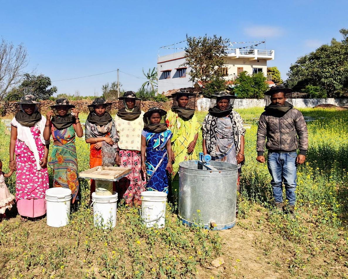 समूह की महिलाओं ने चुनी प्रकृति संग प्रगति की राह