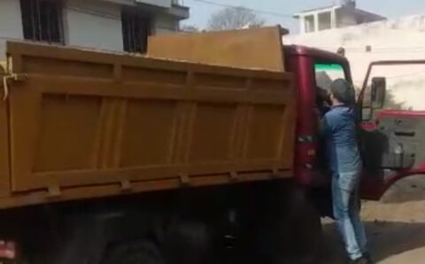 गुस्साए लोगों ने रेत लूटकर जा रहा युवक के न रुकाने पर रॉड से पीटा…