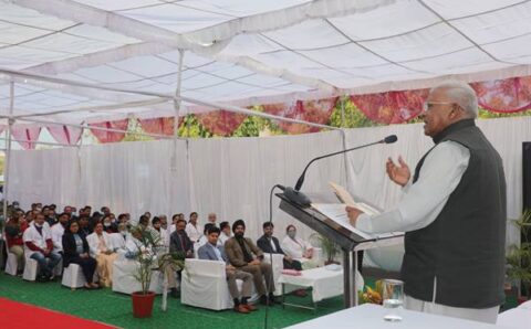 दवाइयों के साथ ही पोषक आहार का भी नियमित सेवन करें..