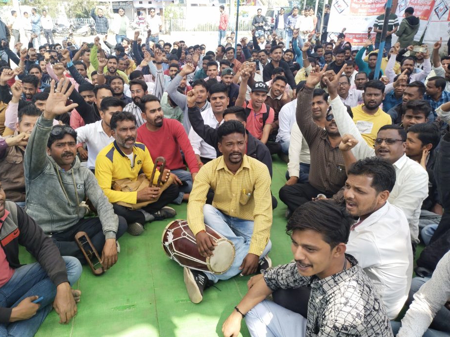 जमकर की नारेबाजी, सरकार की सद्बबुद्धि के लिए किया यज्ञ