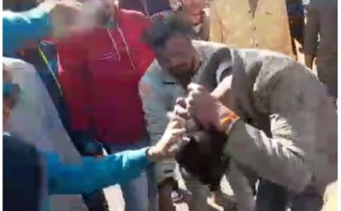 सागर यूनिवर्सिटी में छात्र की चप्पलों से धुनाई,3 दिन पहले छात्रा को मारा था थप्पड़, बदला लेने पिटाई कर पड़वाए पैर