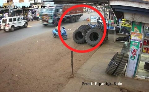 महिला को कुचलते हुए निकल गया ट्रक,कुछ ही सेकंड में मौत…