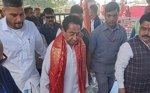 बागेश्वर धाम पहुंचे कमलनाथ, पं. धीरेंद्र शास्त्री से की मुलाकात,हिंदू राष्ट्र को लेकर बोले- भारत संविधान के अनुसार ही चलेगा