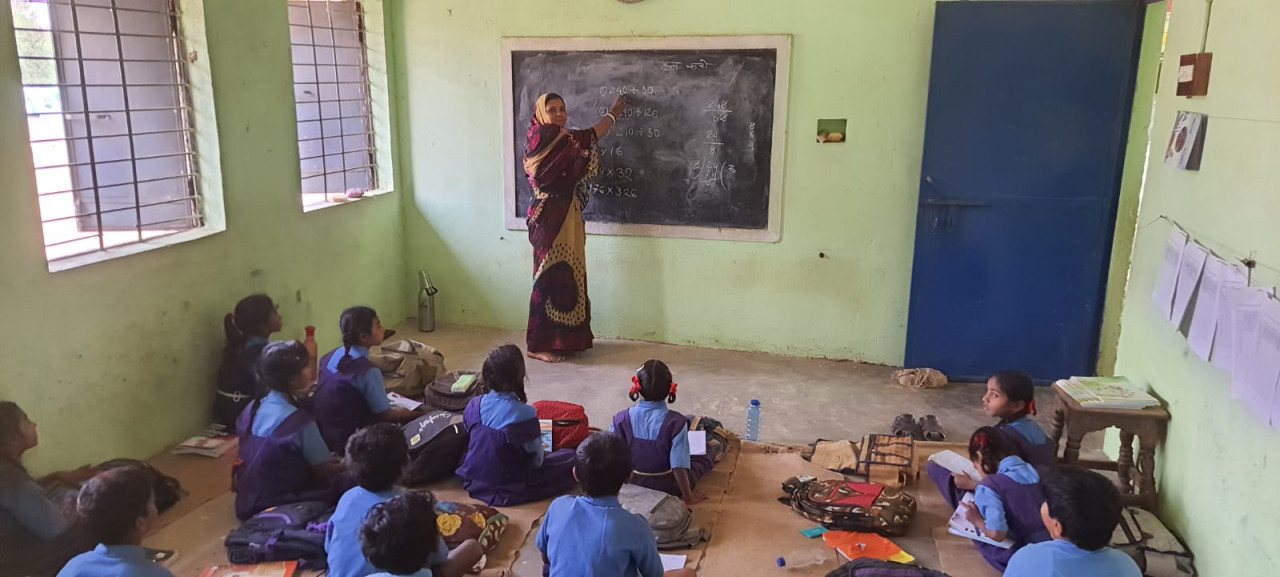 शिक्षित माताओं ने स्कूलों में जाकर पढ़ाया बच्चों को,क्या था इसका कारण …..