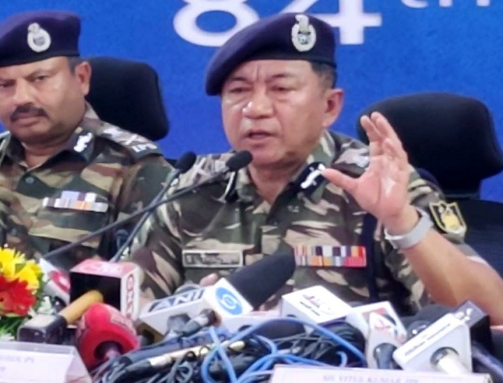 बस्तर में जवानों की शहादत पर बोले CRPF DG कह घटनाओं से हम लेते हैं सीख, स्टेट पुलिस के साथ तालमेल न मिलने की बात गलत है