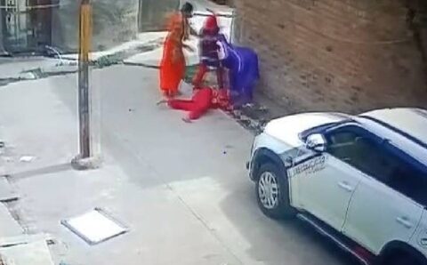 बेटी जन्मी तो पत्नी को मारे लात-घूंसे,पति ने बोला की….