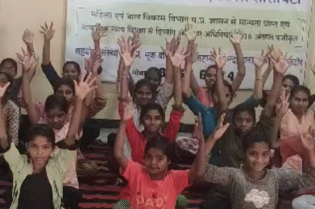 इंदौर के अनाथालय में लगाए घर के 1 करोड़ ₹,KBC में जीता इनाम भी खर्च किया, बोल-सुन न पाने वाले बच्चों के ’पिता’ की कहानी…