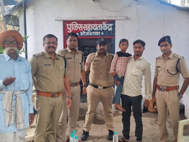 पुलिस ने गुम हुई बच्ची को परिजनों से मिलवाया, जानिए केसे हुई थी बच्ची गुम