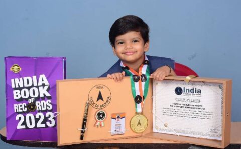 3 मिनट में हनुमान चालीसा पढ़ लेती है मासूम, इंदौर की दो वर्षीय बच्ची का कमाल…