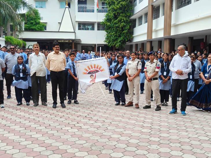 रीवा पुलिस ने स्‍कूल और कालेजों में छात्र-छात्राओं को किया जागरूक, कहा- नशे के खिलाफ उठाएं आवाज