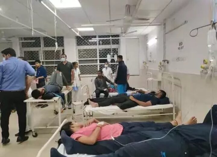कॉलेज में फूड पॉइजनिंग, 100 स्टूडेंट्स हुए बीमार…