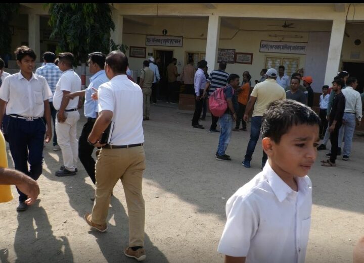 बलून में गैस भरते वकत अचानक गैस सिलेंडर हो गया विस्फोट, 40 बच्चो समेत कई घायल…