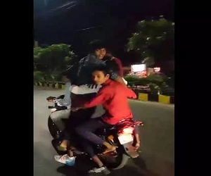 एक बाइक में सवार थे 6 लड़के मोज्से रायपुर की सडको पर…