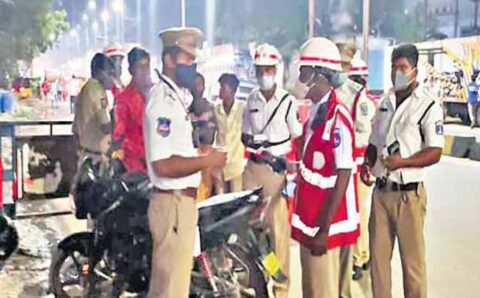 वाहन की लंबाई से ज्यादा लम्बी सरिया ले जाते वक्त शिकंजे चालक में….