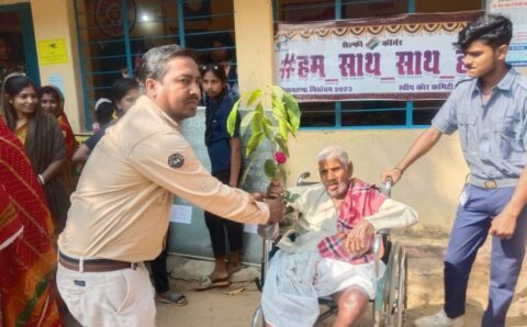 102 साल की उम्र में वोट करने का ऐसा जज़्बा मतदाताओं के लिए मिसाल बने कनक मंडल…
