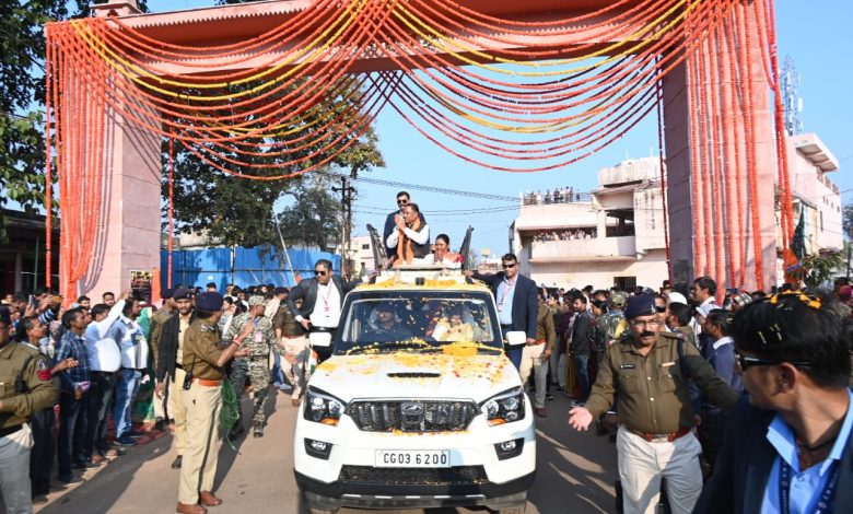 मुख्यमंत्री साय ने सौरभ सागर द्वार का किया लोकार्पण…और प्रारंभ किया रोड शो…