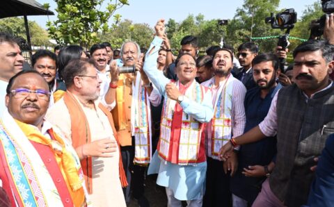 सीएम विष्णु देव साय की पतंग को मंत्री बृजमोहन और राम विचार नेताम ने दी ढील