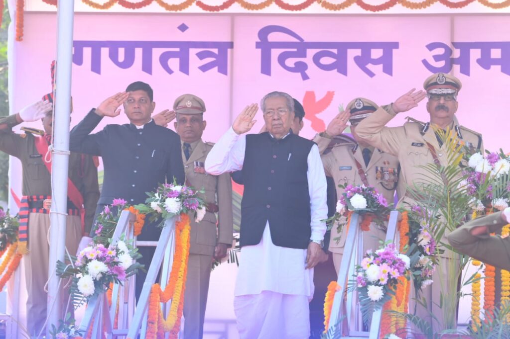 राज्यपाल विश्वभूषण हरिचंदन ने ध्वजारोहण कर ली परेड की सलामी, जनता के नाम दिया यह संदेश
