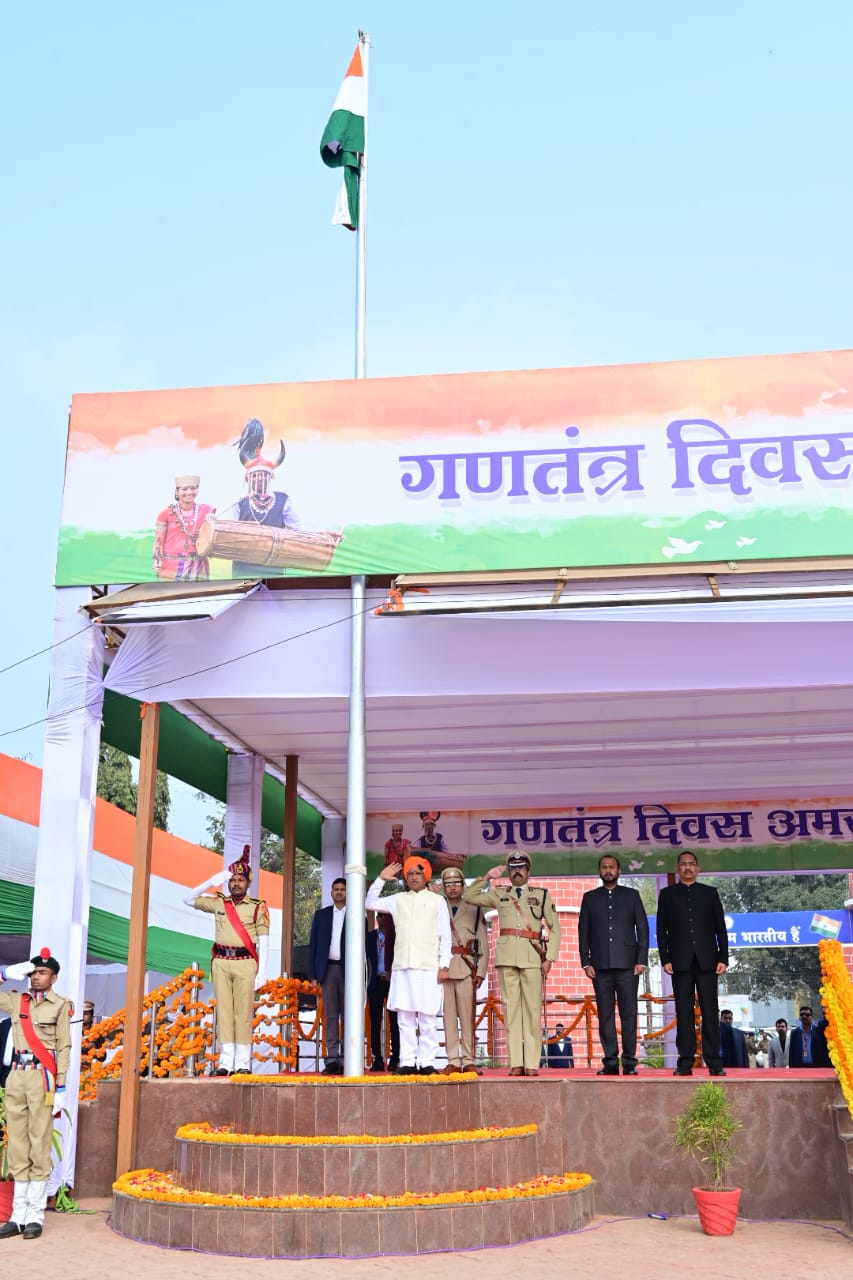 गणतंत्र दिवस पर सीएम साय ने जगदलपुर में किया ध्वजारोहण, परेड की ली सलामी, कहा-भगवान राम के प्रति अटूट श्रद्धा हमारी पहचान