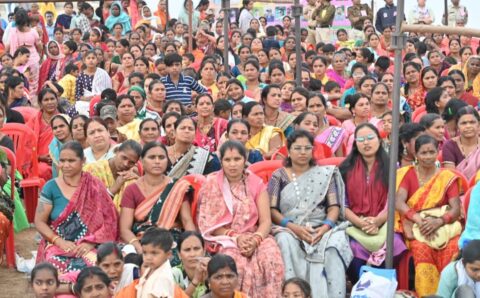 पहले दिन 1 लाख 81 हजार से अधिक महिलाओं के आवेदन से हुआ महतारी वंदन का श्रीगणेश…