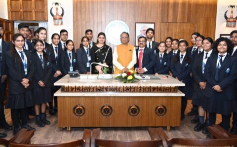 मुख्यमंत्री साय ने एकेडमिक वर्ल्ड स्कूल के बच्चों से की विधानसभा अवलोकन के दौरान की चर्चा…