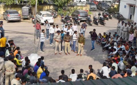 पिछले 24 घंटे में रायपुर पुलिस ने छापेमारी कर की 277 वारंटी गिरफ्तार…