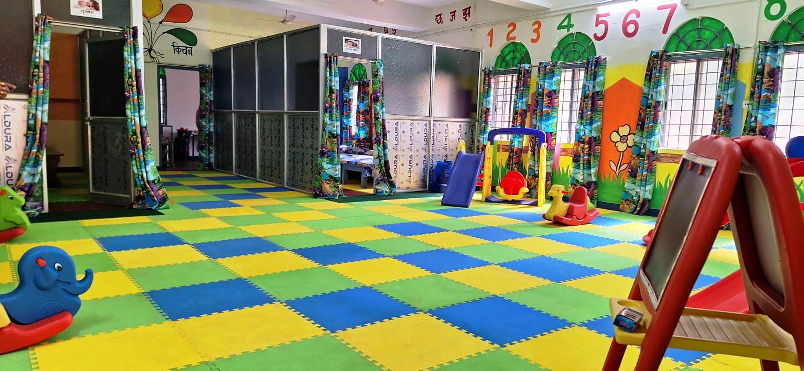 नन्हें-मुन्ने बच्चों के लिए सर्व सुविधायुक्त पालना घर बनकर तैयार, काम-काजी माता-पिता की चिंता हुई दूर…