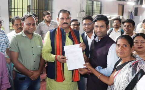 स्वास्थ्य विभाग के बर्खास्त 05 हजार कर्मी हुये बहाल, 25 हजार कर्मियों को मिला रूका वेतन, पदाधिकारियों ने स्वास्थ्य मंत्री जायसवाल का जताया अभार