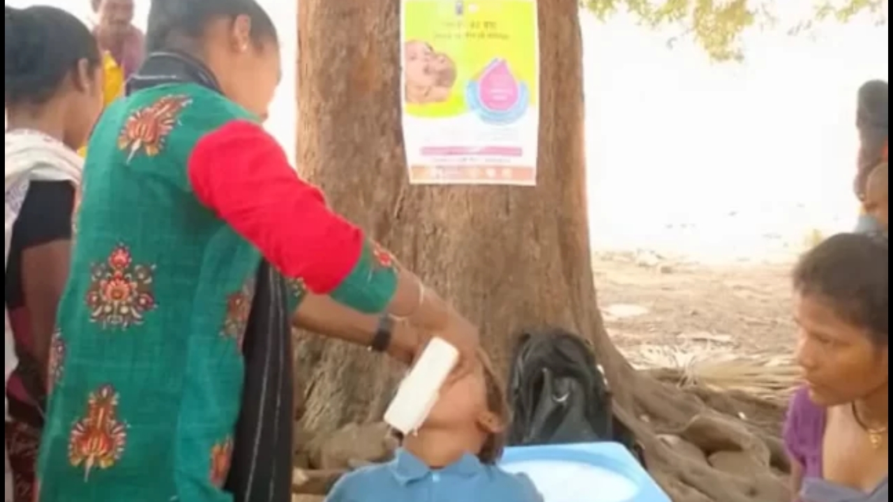पोलियो ड्रॉप की जगह बच्चों को पिलाया गया आइस बैग का पानी…