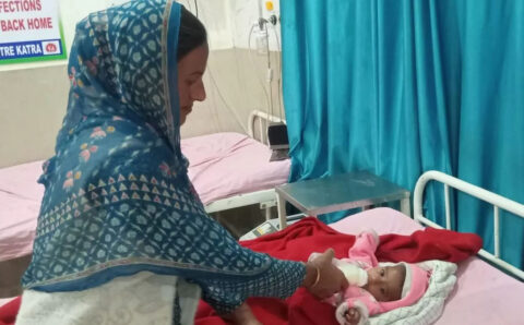सुरक्षाबल को ट्रैन में रोते मिली चार माह की बच्ची…