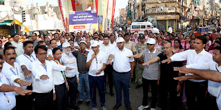 दमोह में छात्र छात्राओं ने मानव श्रृंखला बनाकर दिया संदेश.. मतदाता पर्ची के साथ कोई एक फोटोयुक्त पहचान पत्र दिखाकर दिया जा सकता है मतदान…